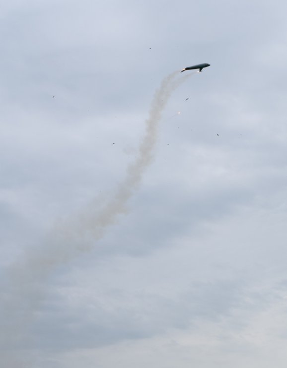  Delfin let pokracuje 